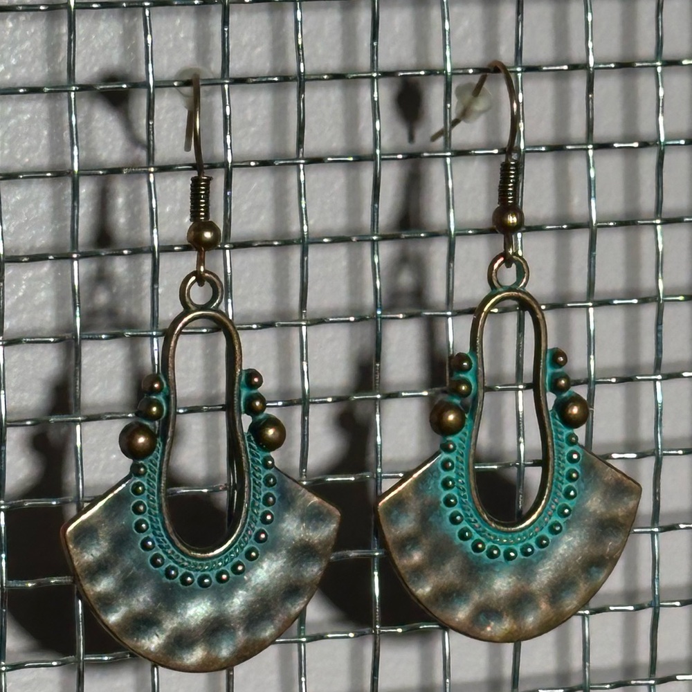 3/$25 NEW BOUTIQUE Antique Bronze Hammered Turquoise Color Drop Dangle Earrings - Picture 2 of 4